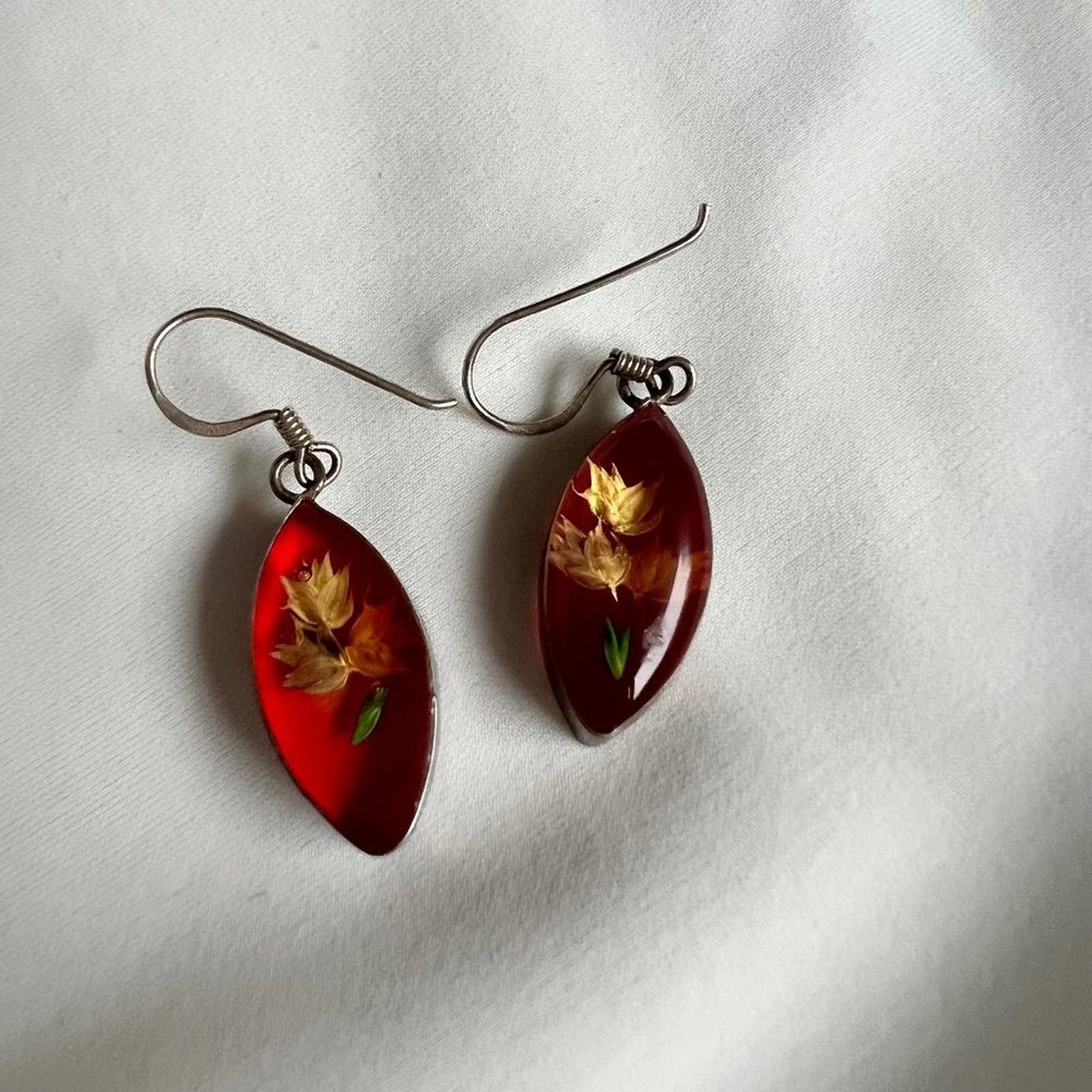 Vintage Dried Flowers Red Resin Sterling Silver Dangle Drop Hook Earrings - Picture 2 of 7